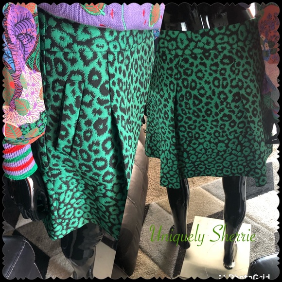 Banana Republic Green/Black Skirt - Picture 6 of 16